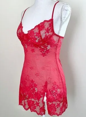 Victoria’s Secret Super Sexy Lace Nighty Slip thumbnail 2