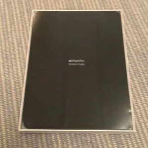 Apple I pad pro smart folio thumbnail 1