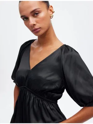 Madewell Black Shirred Puff-Sleeve Top in Satin - Size: Medium thumbnail 12