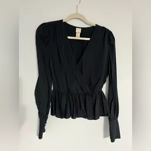 H&M Women’s Black Peplum Blouse Size 2 thumbnail 3