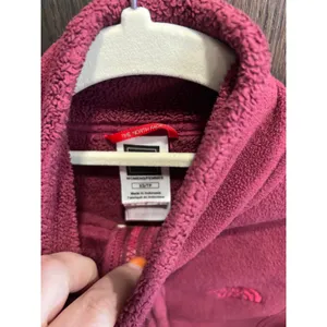 The north face burgundy fleece, zip up jacket with pockets women's‎ XS thumbnail 3