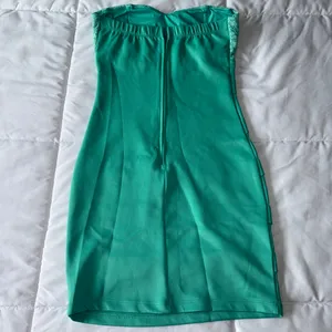 🔥 Emerald Lace Strapless Bodycon Mini Dress w/ Built-In Padded Bra – Sculpted & Snatched Small 💚✨ thumbnail 3