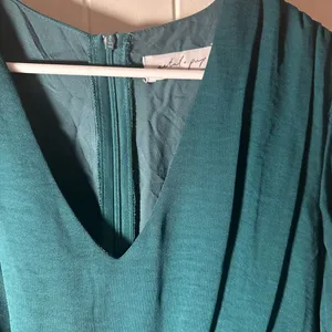 Petal And Pup Emerald Green Women Jumpsuit NWOT SzM 💯 polyester Lightweight. thumbnail 4