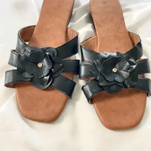 Source Unknown Early 2000's Boho Floral Coquette Black Faux Leather Sandals US 9 thumbnail 3