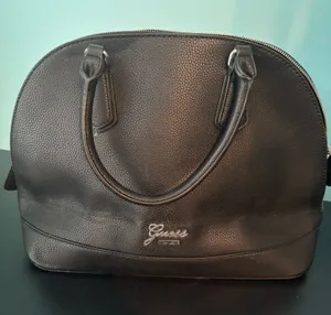 Guess black purse in good condition thumbnail 1