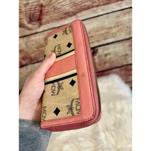 MCM Visetos Studded Continental Wallet Authentic Pink & Ivory Leather 8"x4" EUC thumbnail 7