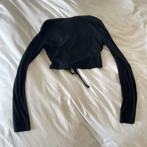 Princess Polly Deep V Neck Ribbed Knit Long Sleeve Tied Cutout Crop Top Size 4 thumbnail 5