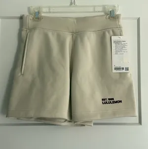 Lululemon Women’s Small Heavyweight Fleece 5” Sweatshorts thumbnail 4