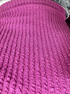One-Shoulder Ribbed Crop Top in Magenta thumbnail 4
