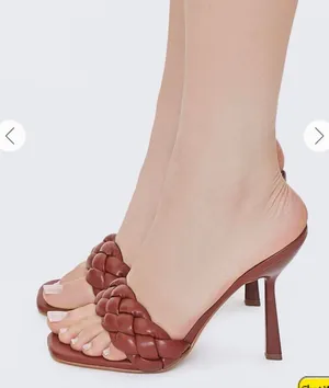 Brown Heel Size 7.5 thumbnail 1