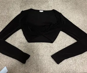 Garage Cropped Long-Sleeve Twist Front Top - Black XS thumbnail 1