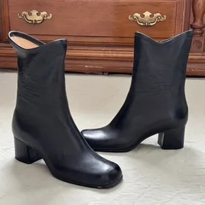 Vintage Black Square Toe Leather Heeled Boots Waterproof Sole Fleece Lined Sz 7 thumbnail 1
