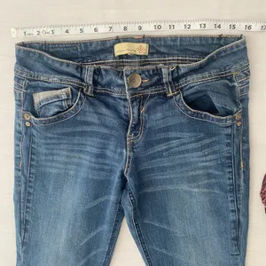 Artisan Crafted by jolt Low Rise Straight Back‎ Pocket Embroidered Jeans Size 9 thumbnail 4