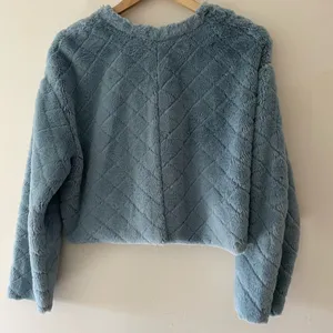 Zara Blue Quilted Soft‎ Faux Fur Fleece Cropped Crewneck Sweatshirt Sweater thumbnail 7