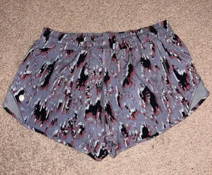 Lululemon Hotty Hot Short 2.5” thumbnail 4
