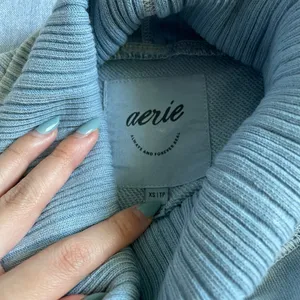 NWT Aerie Cozy Sweatshirt New Heights Fleece Turtleneck Size XS in Cloud Wash thumbnail 4