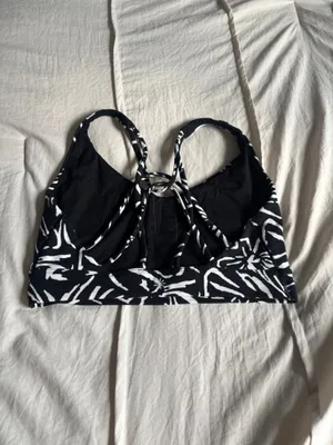 Black and White Athleta Patterned Sports Bra + Leggings Set thumbnail 3