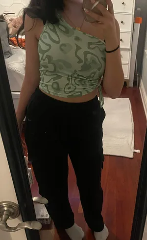 Going Out Top thumbnail 3
