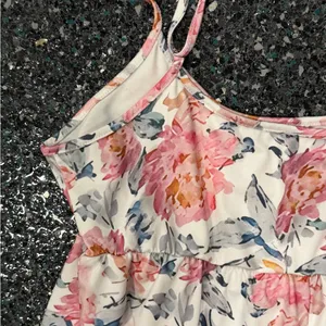 Women’s Large Floral Romper Jumpsuit thumbnail 3