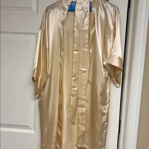 Bridesmaid satin robe thumbnail 7