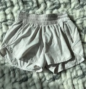 Lululemon Shorts thumbnail 1