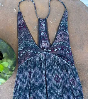 Low cut Flowy tank top 💟 thumbnail 1