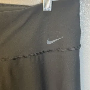 Nike Women's Dri-Fit Legend Classic Fit Leggings Wide Leg Black Size Medium‎ thumbnail 3