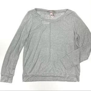 Victoria's Secret Winter Pajama Set Long Sleeve Gray Top Red Star Flannel Pants thumbnail 2