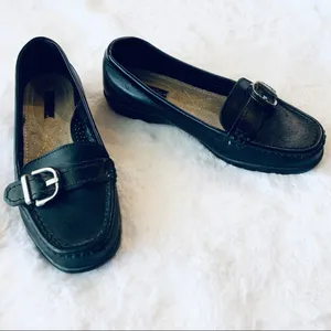 Thom McAn Black Leather Slip On Loafers Size 5.5 Professional Work Flats thumbnail 3