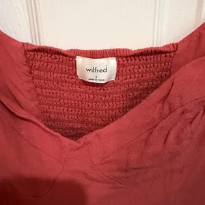 Wilfred Aritzia Coral Puff Sleeve Crop Top S thumbnail 4