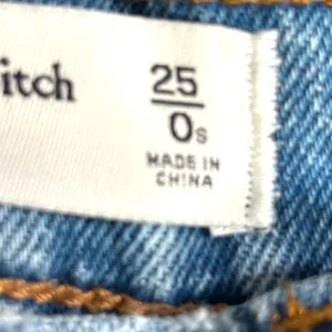 Abercrombie & Fitch 80s Mom‎ High Rise High Waisted Medium Wash Distressed Jeans thumbnail 7