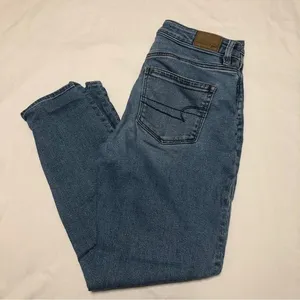 American Eagle Mom Jean Stretch High Waist Mid-Light Wash Denim Size 2 Regular thumbnail 2