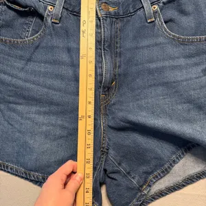 Levi's Cinch Shorts Denim Jean Shorts Blue High Rise 100% Cotton Women Size 32 thumbnail 4