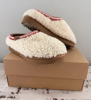 UGG Tasman Maxi Curly Slippers – Women’s Size 8 thumbnail 1