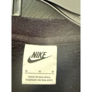 Nike Sportswear Crewneck Sweatshirt Black Embroidered Swoosh Fleece Pullover‎ M thumbnail 8