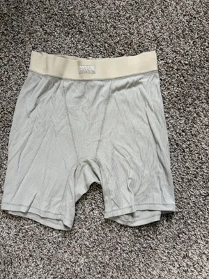 Skims shorts thumbnail 2