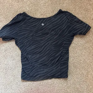 Lululemon Top thumbnail 2