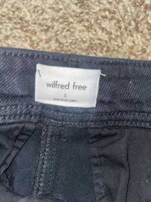 Wilfred Aritzia black cargo pants  thumbnail 2