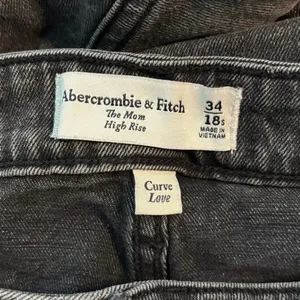 Abercrombie & Fitch A&F Plus Size 34 18 Short Jeans Curve Love Mom High Rise thumbnail 3