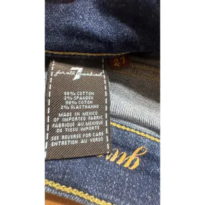 7 For All Mankind Guenevere Dark Wash Raw‎ Hem Straight Leg Jeans Womens Size 27 thumbnail 4