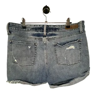 Treasure & Bond Medium Wash Highrise Boyfriend Distressed Denim Shorts thumbnail 4