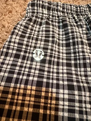 Lululemon Seersucker Check Mid-Rise Pull-On Short 3" thumbnail 6