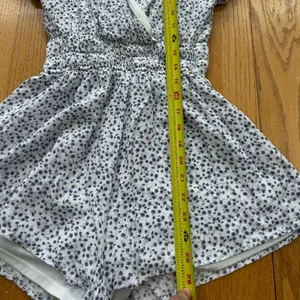 Altar'd State Floral Romper XS White‎ Purple Ditsy Puff Sleeve V-Neck Smocked thumbnail 6