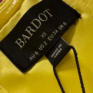 Bardot Strapless Dress Yellow Size XS NWT Cocktail Wedding Homecoming Grad Femme thumbnail 6