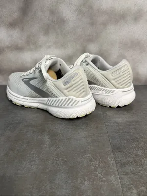 Brooks Adrenaline GTS 22 Women’s Oyster Grey/White Sneakers 1203531B134 Sz 7.5B thumbnail 9