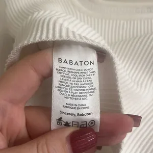 Aritzia ✨Babaton Sculpt Knit Scoopneck White Longsleeve Sz Small Top✨ thumbnail 10