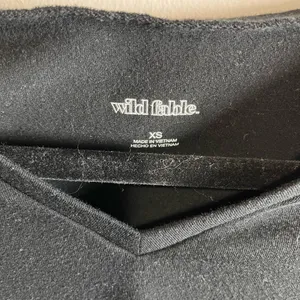 Wild Fable Little Black Shirt Women’s V-Neck Short Sleeve Crop Top T-Shirt Sz XS EUC thumbnail 2