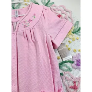 White Stag Pink Seersucker Snap Front House‎ Coat Floral Embroidered Robe M 8-10 thumbnail 4