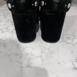 G by GUESS Womens Black Velvet Rhinestone Studded Block Heel Ankle Boots 7.5M thumbnail 7