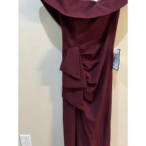 NWT Xscape Camila Off the Shoulder Scuba Crepe Long‎ Gown in Burgundy - Size 6 thumbnail 5